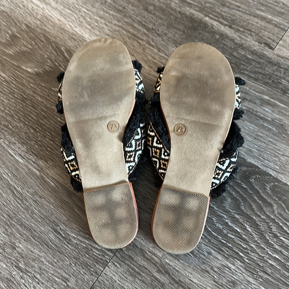 Universal Thread Sandals - Picture 4 of 4